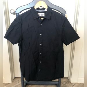 Penguin shirt sleeve shirt.